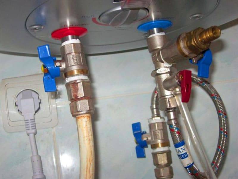 Как слить воду из расширительного бака двухконтурного газового котла?