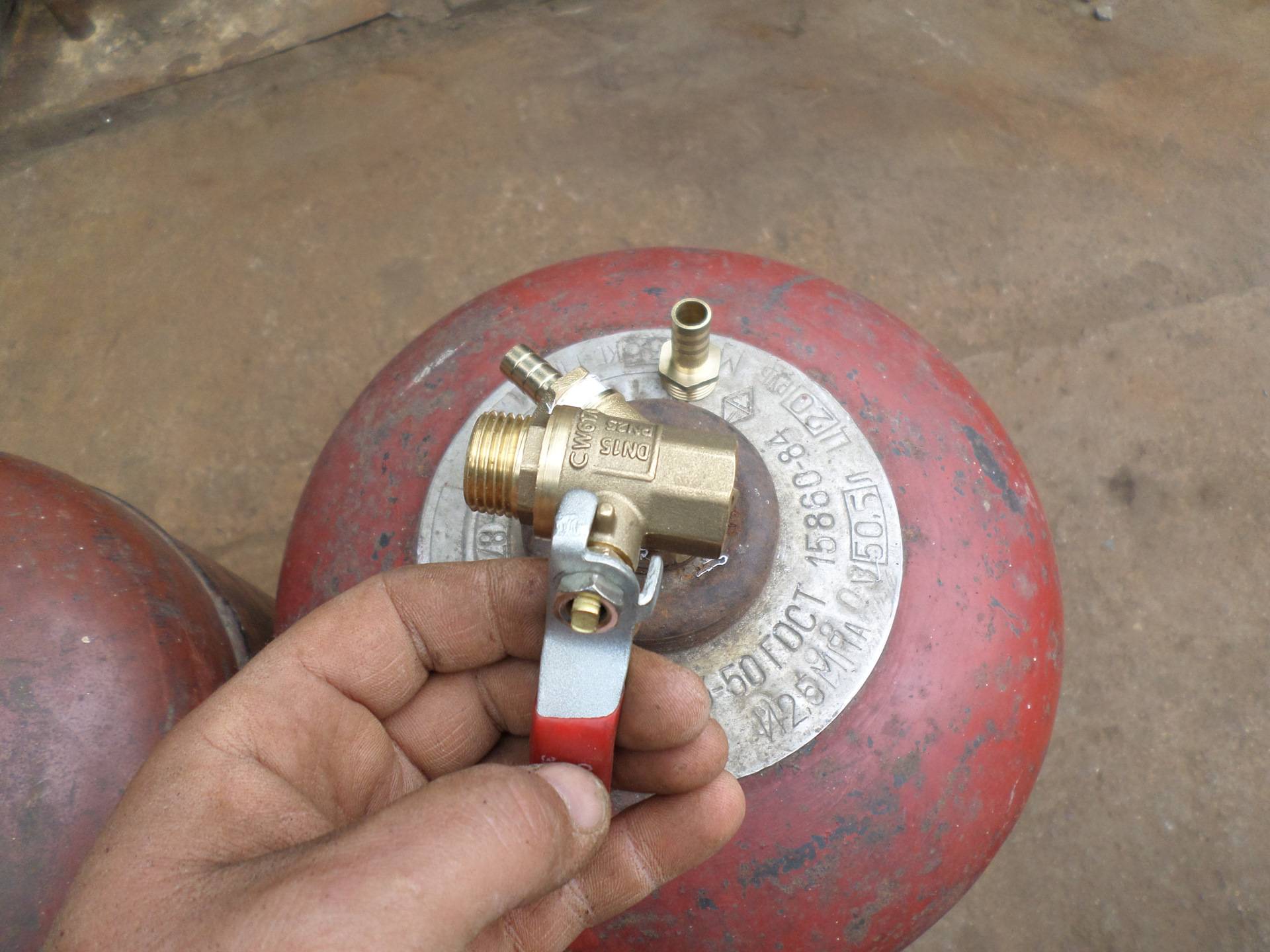 Как разобрать газовый баллон: пошаговая инструкция - искра газ