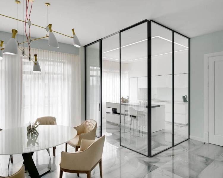 Как можно сделать стеклянные перегородки в квартире и доме, какие материалы использовать, какой толщины, вида, формы, конструкции