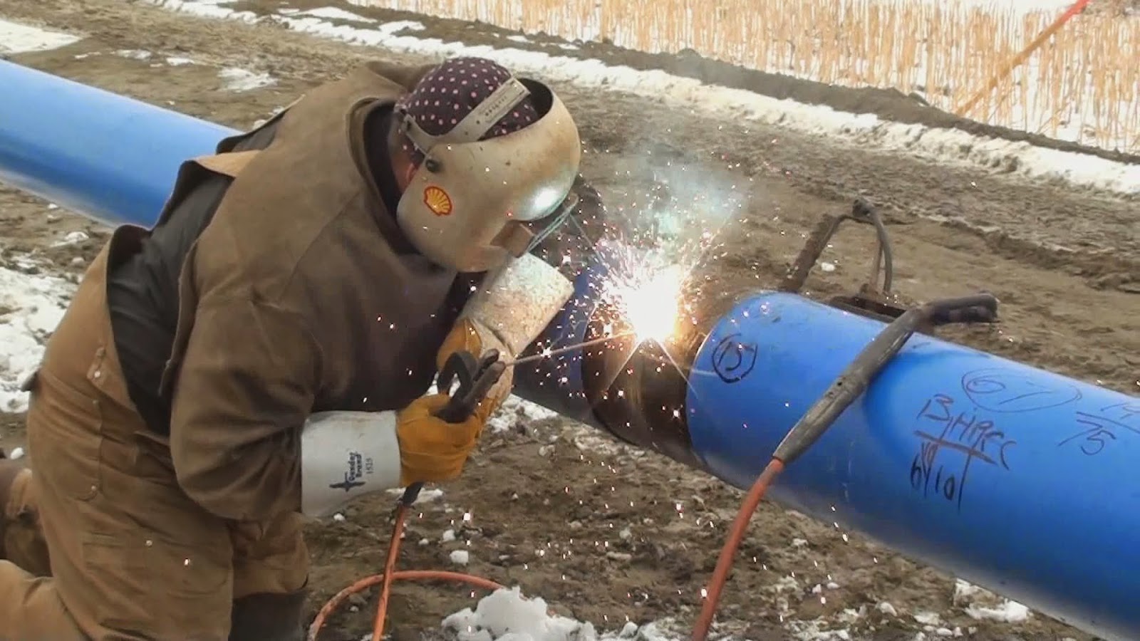 Врезка в газовую трубу под давлением без сварки своими руками: видео