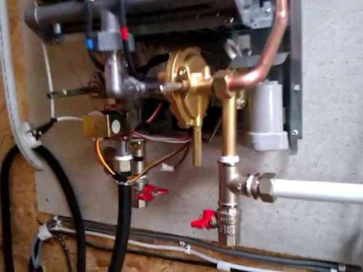 Слабый напор горячей воды из газовой колонки: обзор причин + инструкция по прочистке