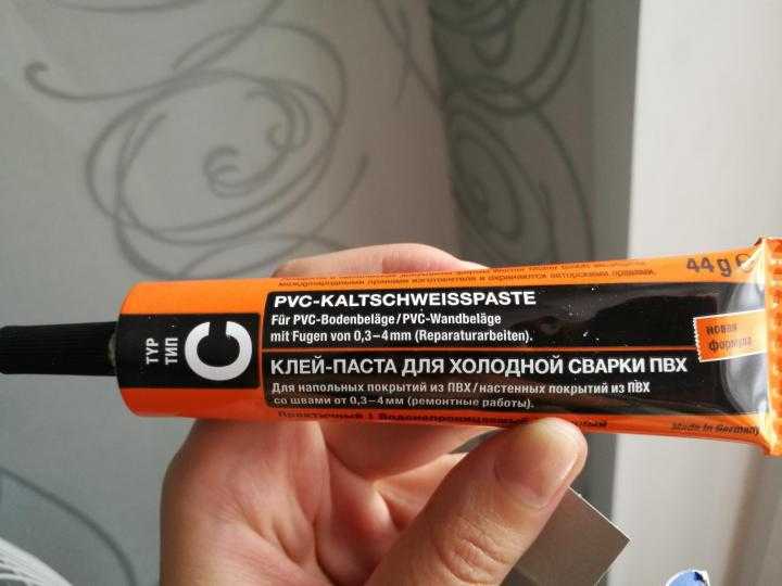 Как склеить линолеум между собой: виды клея, методы работы