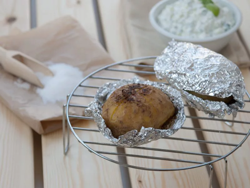 Какой стороной фольги запекать в духовке мясо и рыбу — матовой или блестящей? кулинарные советы и 2 вкусных рецепта запеченных блюд